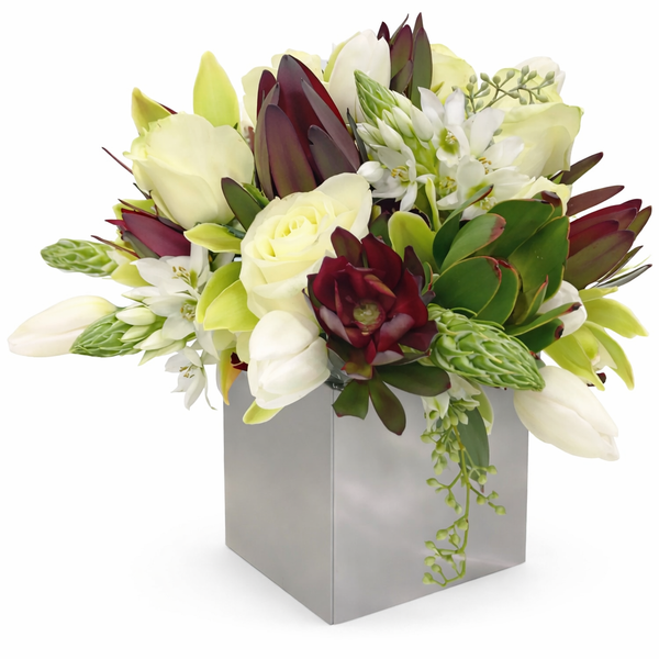 Rosso e Bianco Flower Arrangement